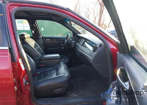 2000 Lincoln Town Car Signature из США, поврежденный, VIN 1LNHM82W3YY902724